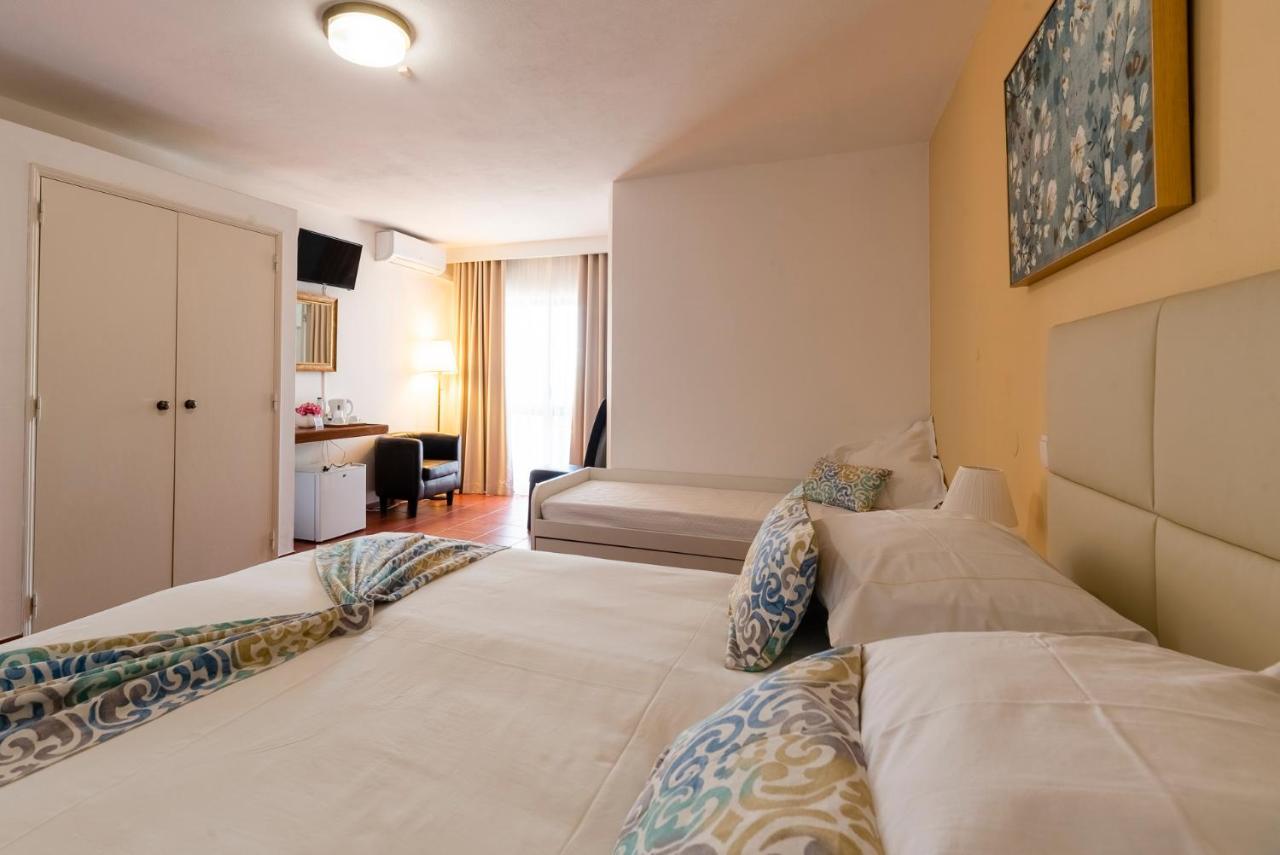 Manta Guest Bed & Breakfast Manta Rota Exterior photo