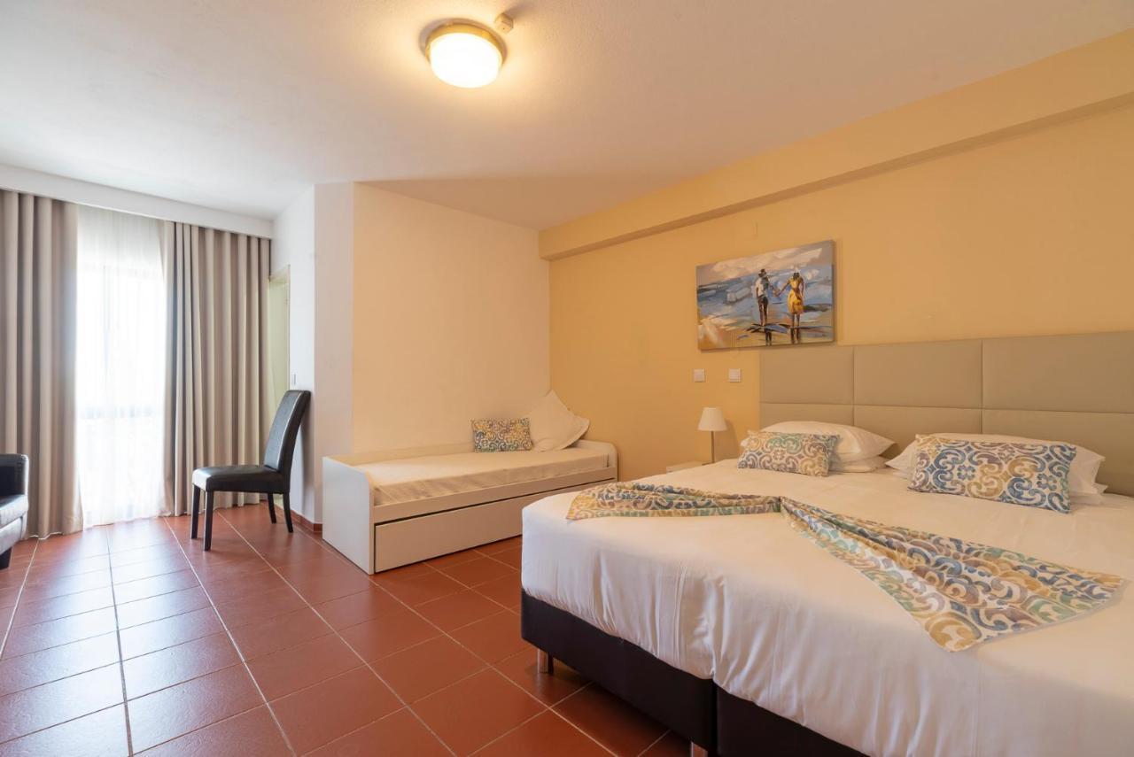 Manta Guest Bed & Breakfast Manta Rota Exterior photo