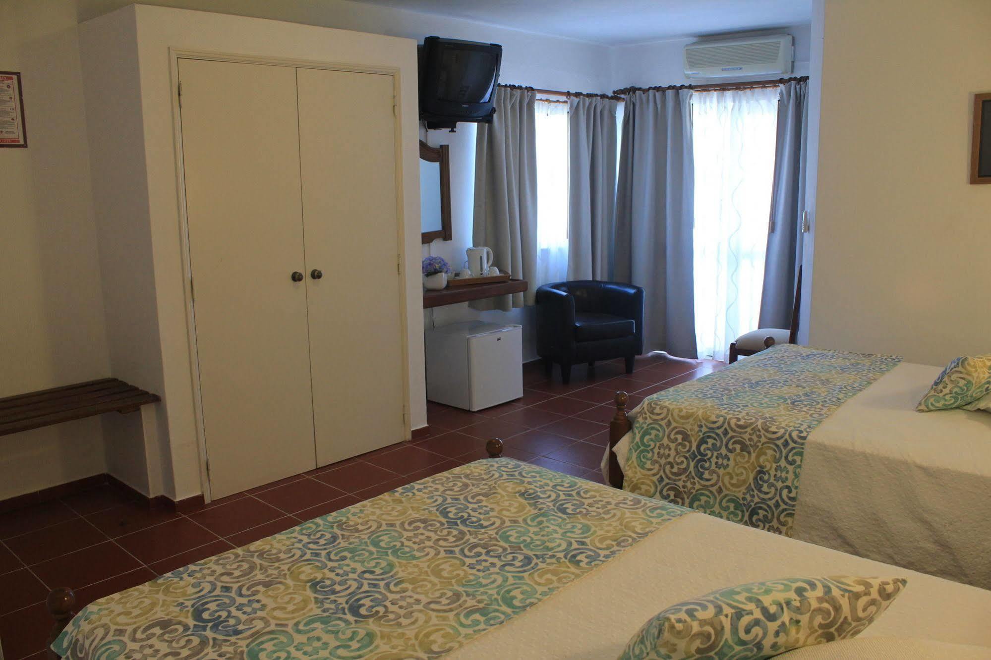 Manta Guest Bed & Breakfast Manta Rota Exterior photo
