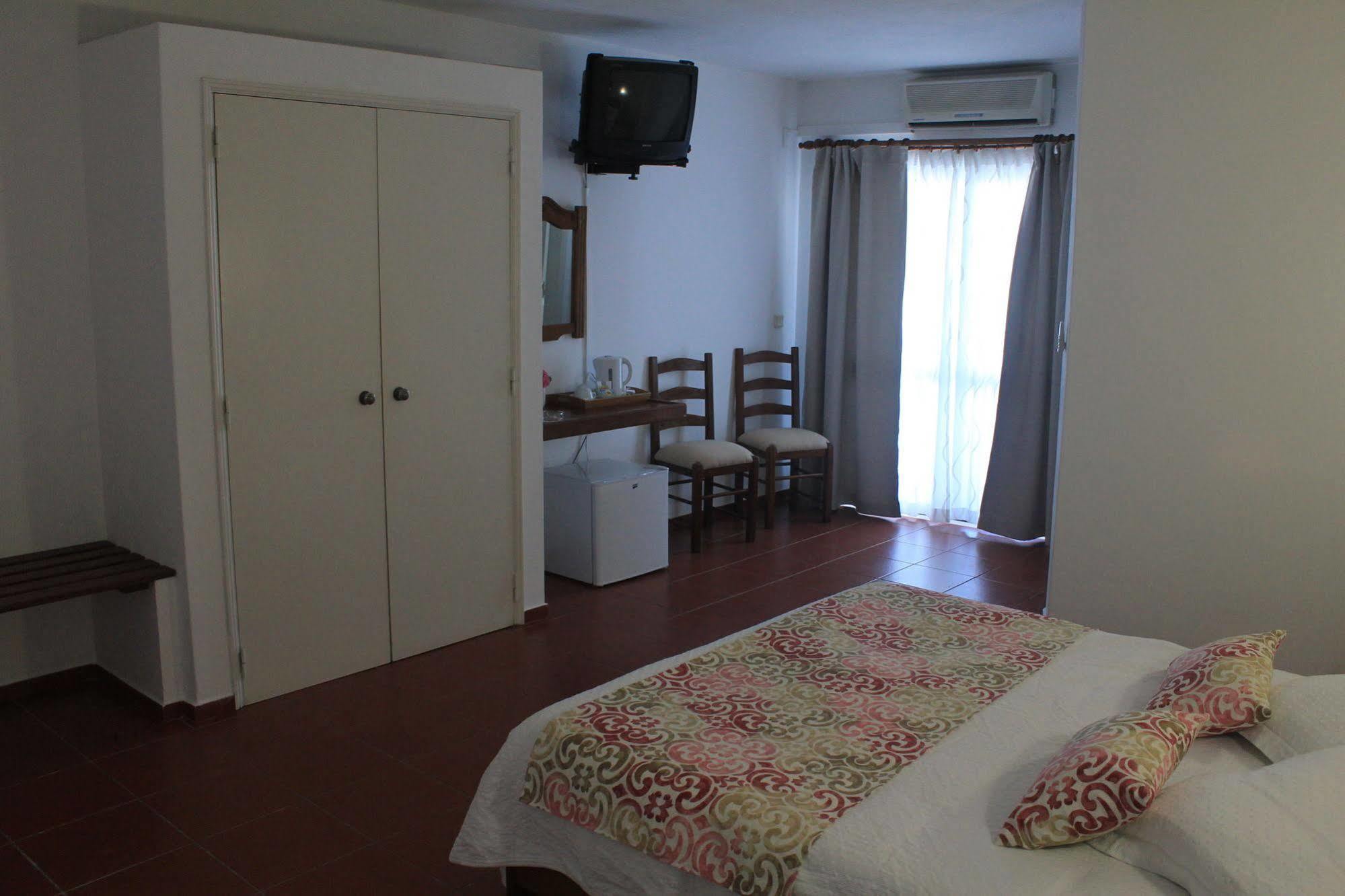 Manta Guest Bed & Breakfast Manta Rota Exterior photo